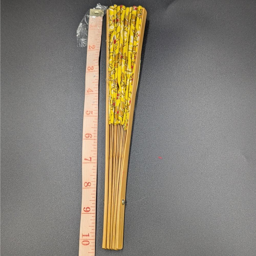 🌼 Vintage Yellow Floral Folding Fan – Bamboo & Fabric - Picture 4 of 4